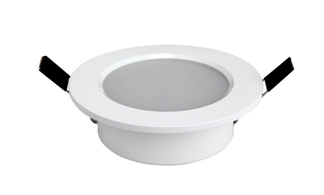 華輝照明LED筒燈驅動為恒流隔離外置驅動，便于安裝維護，與光源板實現完美匹配。