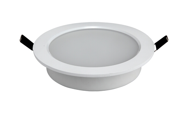 華輝照明LED筒燈驅(qū)動為恒流隔離外置驅(qū)動，便于安裝維護，與光源板實現(xiàn)完美匹配。