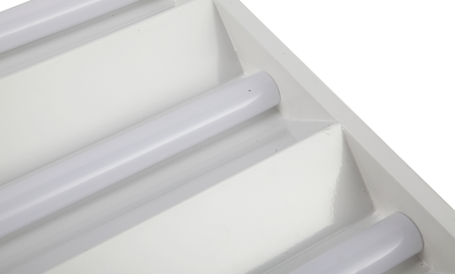 3.	華輝照明格柵燈盤燈體表面靜電噴涂處理，防腐性能好，不易磨損，使用30000小時不變色、不褪色。LED格柵燈盤廠家,產品有T8格柵燈盤，T5格柵燈盤，明裝格柵燈盤，暗裝格柵燈盤