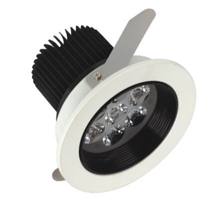 華輝照明LED筒燈驅(qū)動為恒流隔離外置驅(qū)動，便于安裝維護，與光源板實現(xiàn)完美匹配。