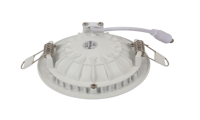 華輝照明專業LED筒燈廠家，標準的流程與質檢程序確保COB筒燈質量穩定如一。