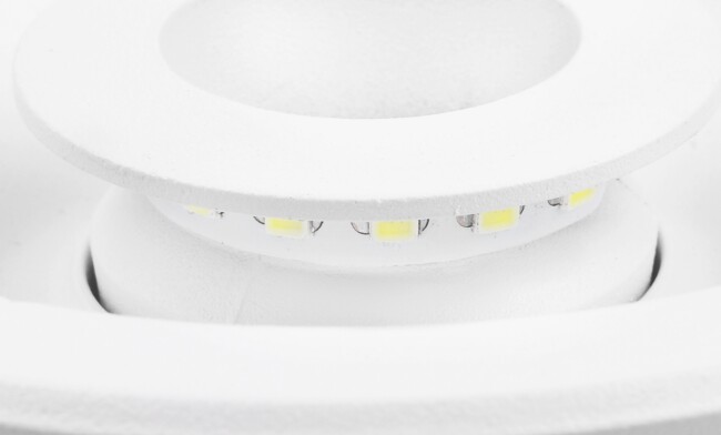 華輝照明專業(yè)LED筒燈廠家，標(biāo)準(zhǔn)的流程與質(zhì)檢程序確保COB筒燈質(zhì)量穩(wěn)定如一。