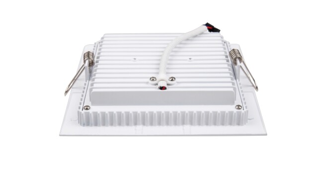 華輝照明成立于1987年，是一家專業(yè)生產(chǎn)面板燈,led面板燈,面板燈廠家,直發(fā)光面板燈，側(cè)發(fā)光面板燈的大型企業(yè)。