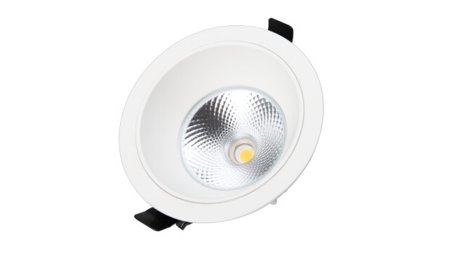 華輝照明專業(yè)生產(chǎn)LED筒燈，COB筒燈，全國行業(yè)領(lǐng)先，服務(wù)過全國各類工程達(dá)2000家。