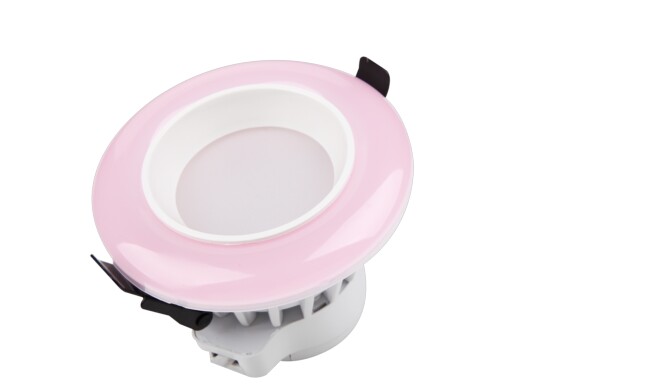 華輝照明專業LED筒燈廠家,標準的流程與質檢程序確保COB筒燈質量穩定如一。 華輝照明專業LED筒燈廠家,標準的流程與質檢程序確保COB筒燈質量穩定如一。