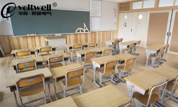 華輝照明-課桌上的照明設(shè)計