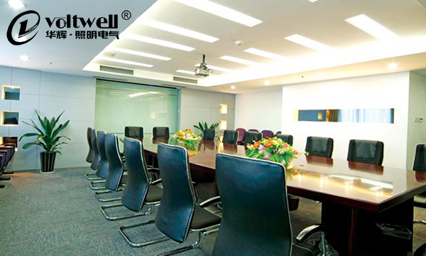 【華輝照明】淺析視頻會議室的燈光布局有什么要求? 【華輝照明】淺析視頻會議室的燈光布局有什么要求?