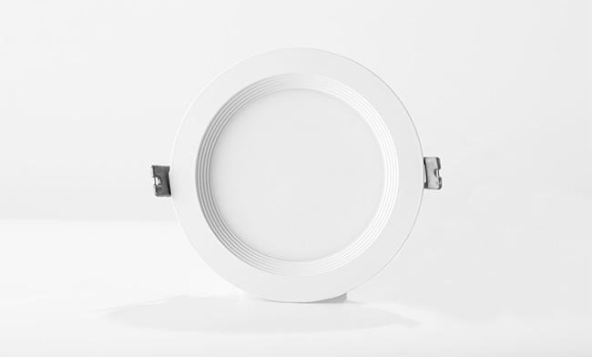 智能筒燈 華輝照明成立于1987年,是一家專業(yè)生產(chǎn)LED辦公吊線燈,led面板燈,面板燈廠家,直發(fā)光面板燈,側(cè)發(fā)光面板燈的大型企業(yè)。