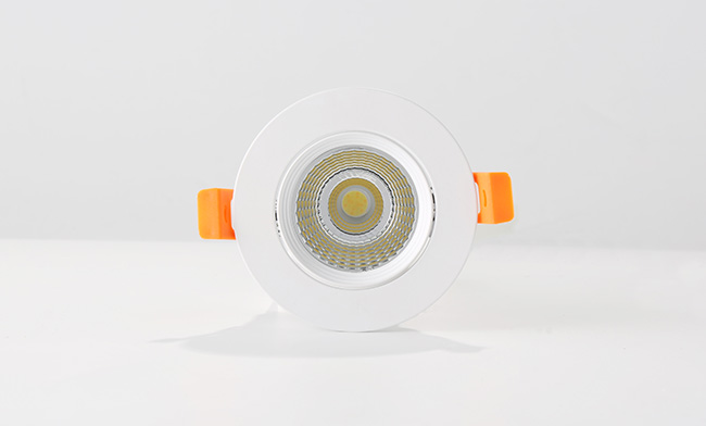 智能筒燈 華輝照明成立于1987年,是一家專業(yè)生產(chǎn)LED辦公吊線燈,led面板燈,面板燈廠家,直發(fā)光面板燈,側(cè)發(fā)光面板燈的大型企業(yè)。