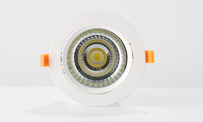 智能筒燈 華輝照明成立于1987年,是一家專業生產LED辦公吊線燈,led面板燈,面板燈廠家,直發光面板燈,側發光面板燈的大型企業。