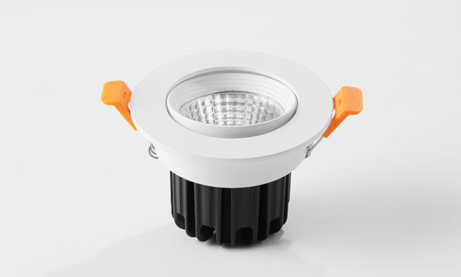 智能雙色嵌燈 華輝照明成立于1987年,是一家專業(yè)生產(chǎn)LED辦公吊線燈,led面板燈,面板燈廠家,直發(fā)光面板燈,側(cè)發(fā)光面板燈的大型企業(yè)。