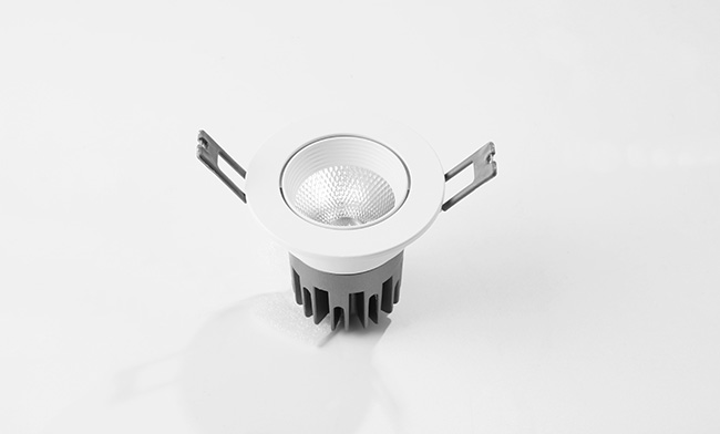 華輝照明成立于1987年，是一家專業生產LED辦公吊線燈,led面板燈,面板燈廠家,直發光面板燈，側發光面板燈的大型企業。